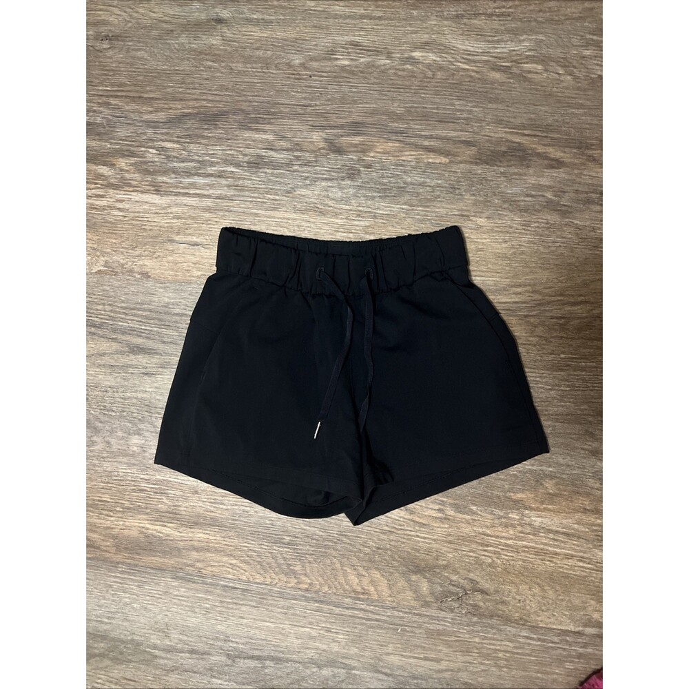 Black Lululemon On the Fly Shorts Sz 2 Luxtreme 2” Excellent Condition